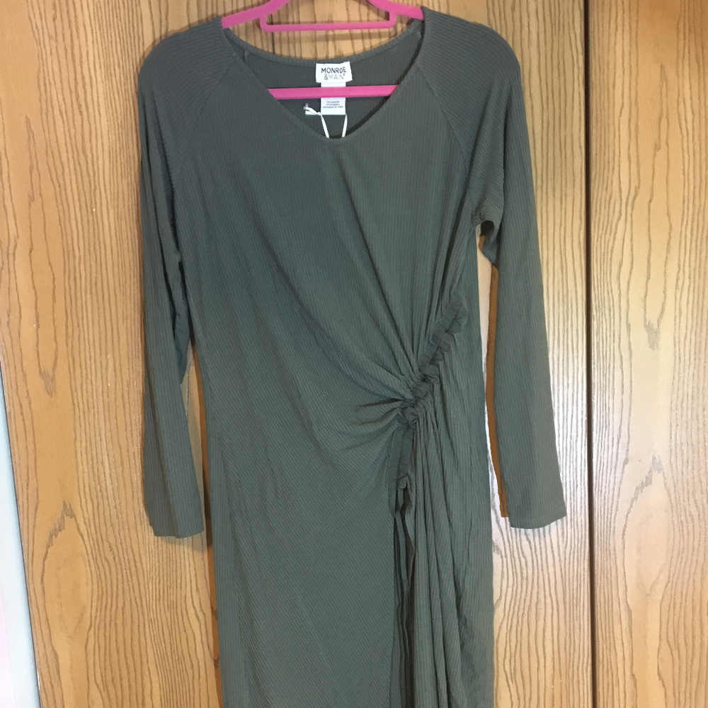 Monroe & Main Scrunch Dress